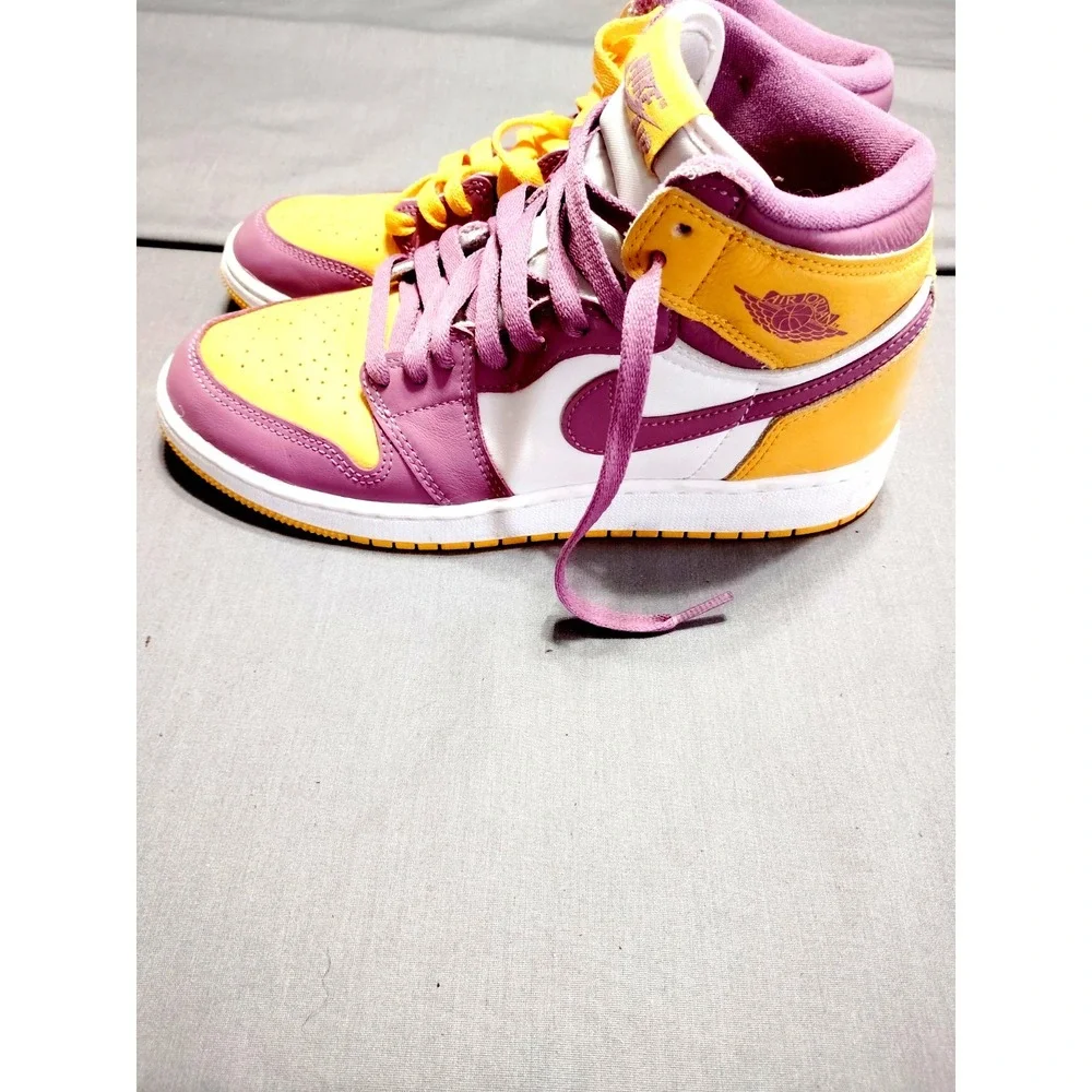 EUC Nike Air Jordan 1 Retro High OG Brotherhood University 2022 Gold Purple‎ 6Y